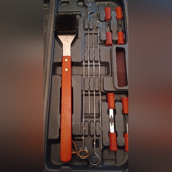 BBQ-PRO 16 piece BBQ tool set, with travel /storage case. (BRAND NEW) - Picture 3 of 8